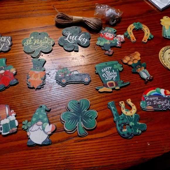 St. Patrick's Day wooden banner pieces and wooden ornaments decor - Picture 3 of 3